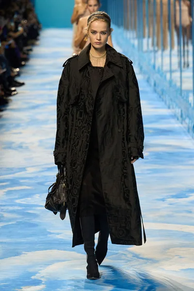 Look 75